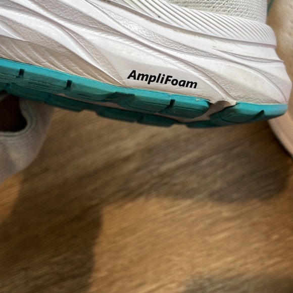 Women’s ASICS running shoes 7.5 - Picture 6 of 7